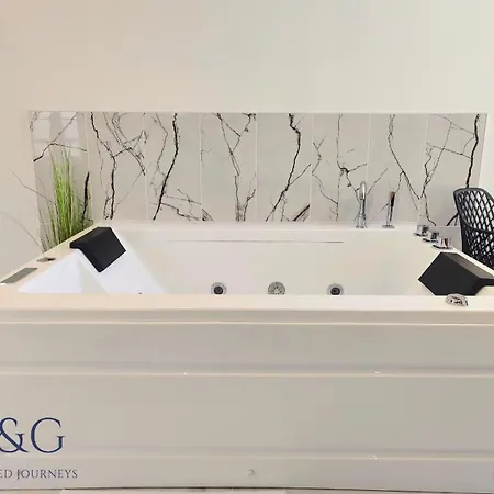 Romantic Escape With Bathtub And Sauna * 헤르망빌쉬르메르
